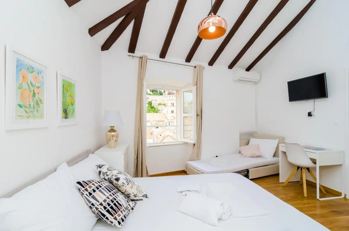 Image 1 of Cinema View House