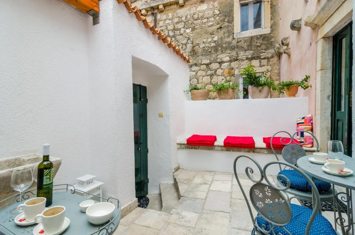 Image 3 of Cinema View House