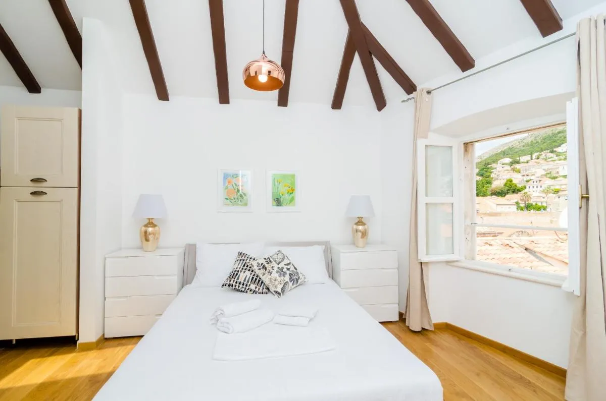 Image 5 of Cinema View House