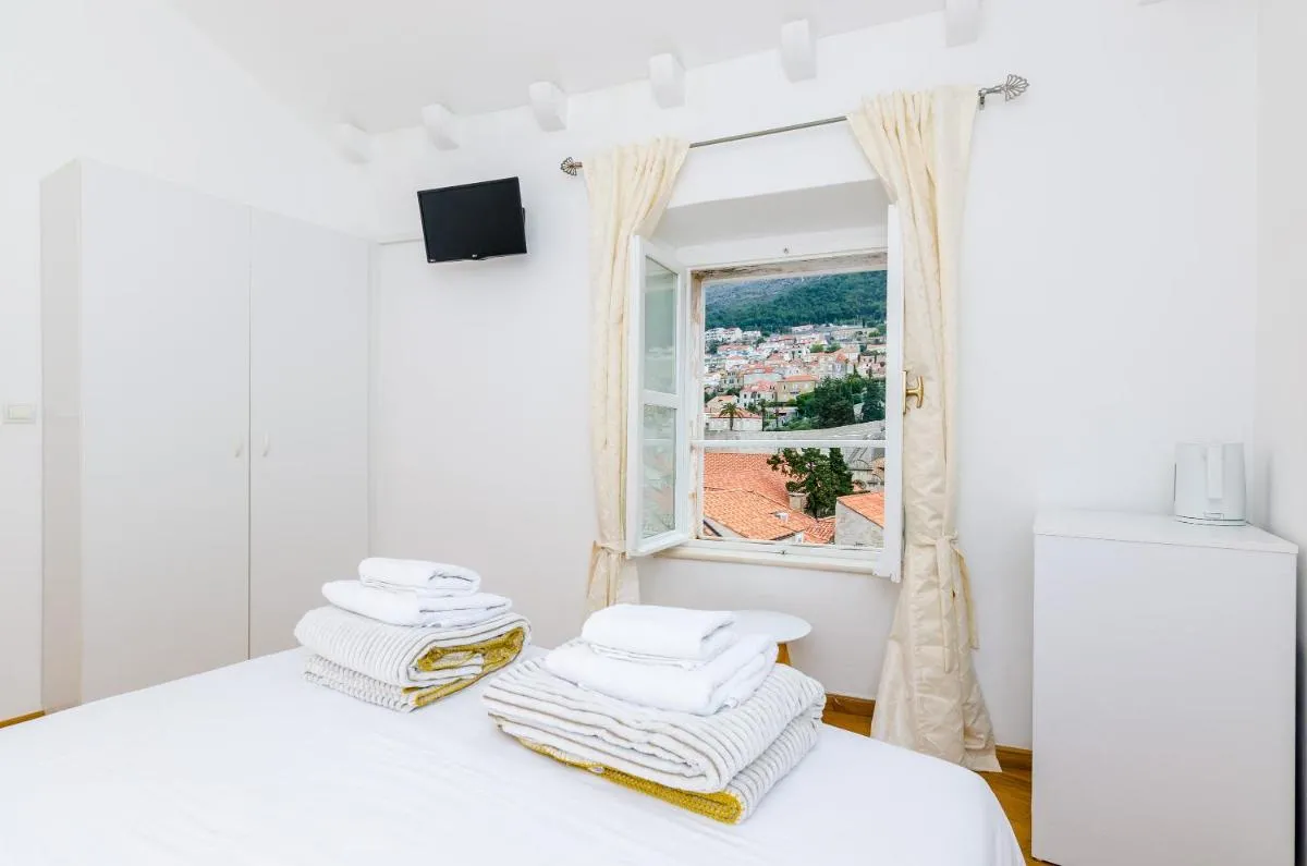 Image 2 of Cinema View House