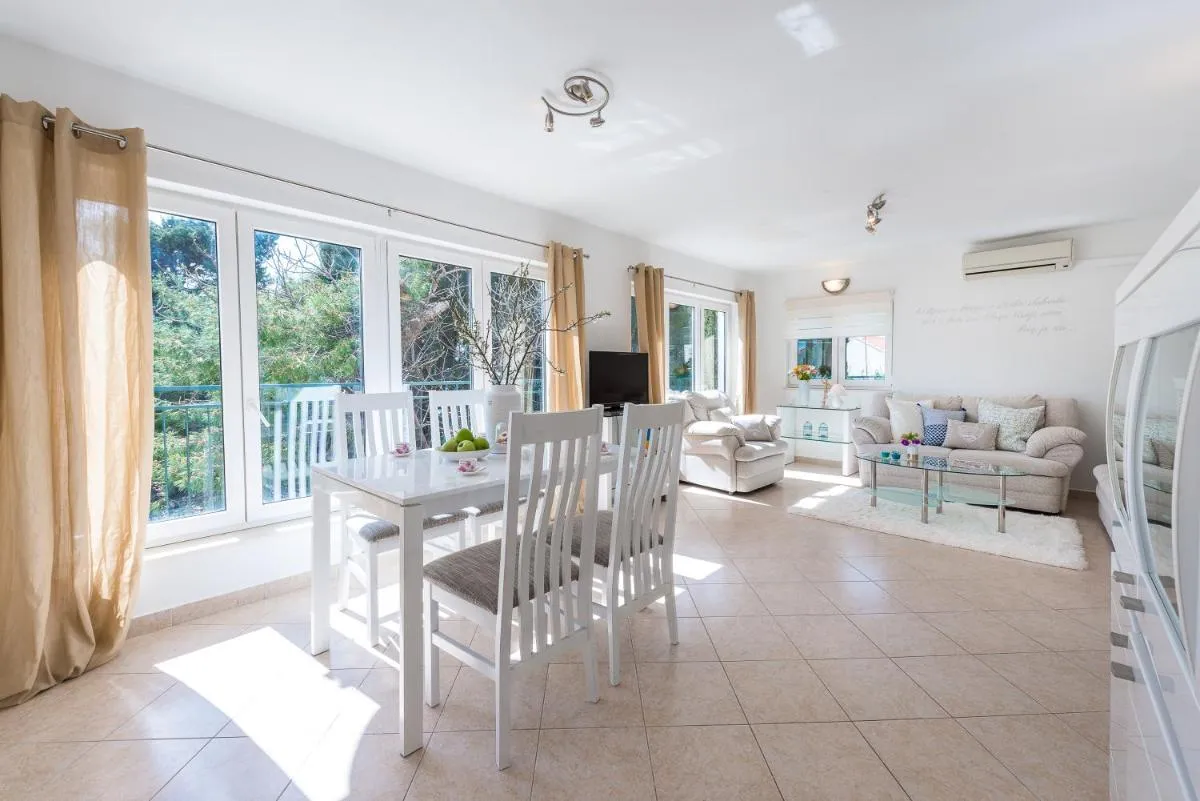 Image 4 of Dream Estate