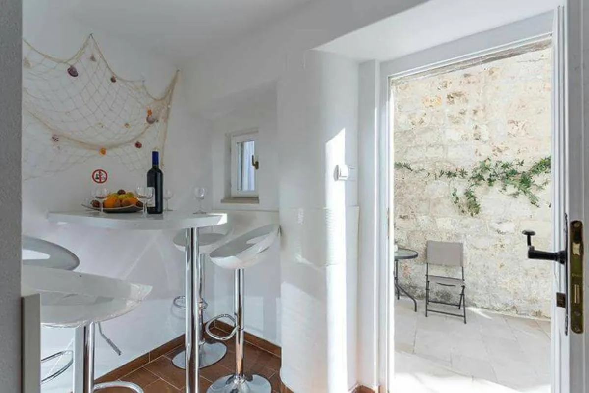 Image 3 of Elegant Apartment Leila