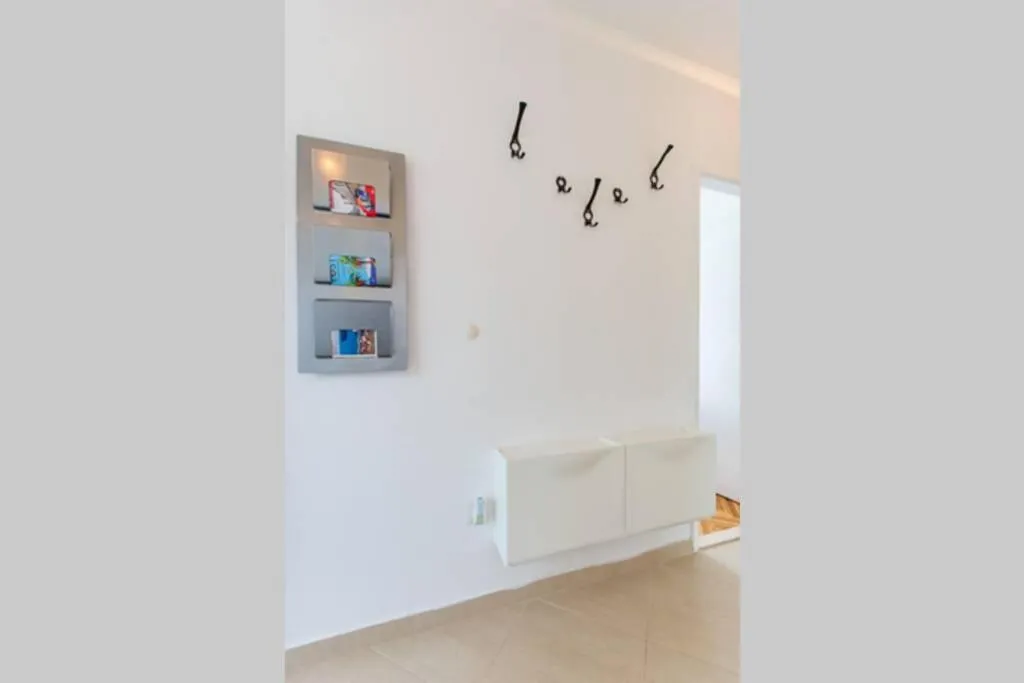 Image 2 of Flora three bedroom apartment near beach