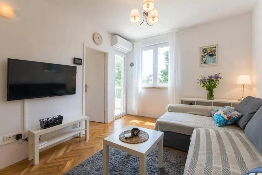 Image 4 of Flora three bedroom apartment near beach