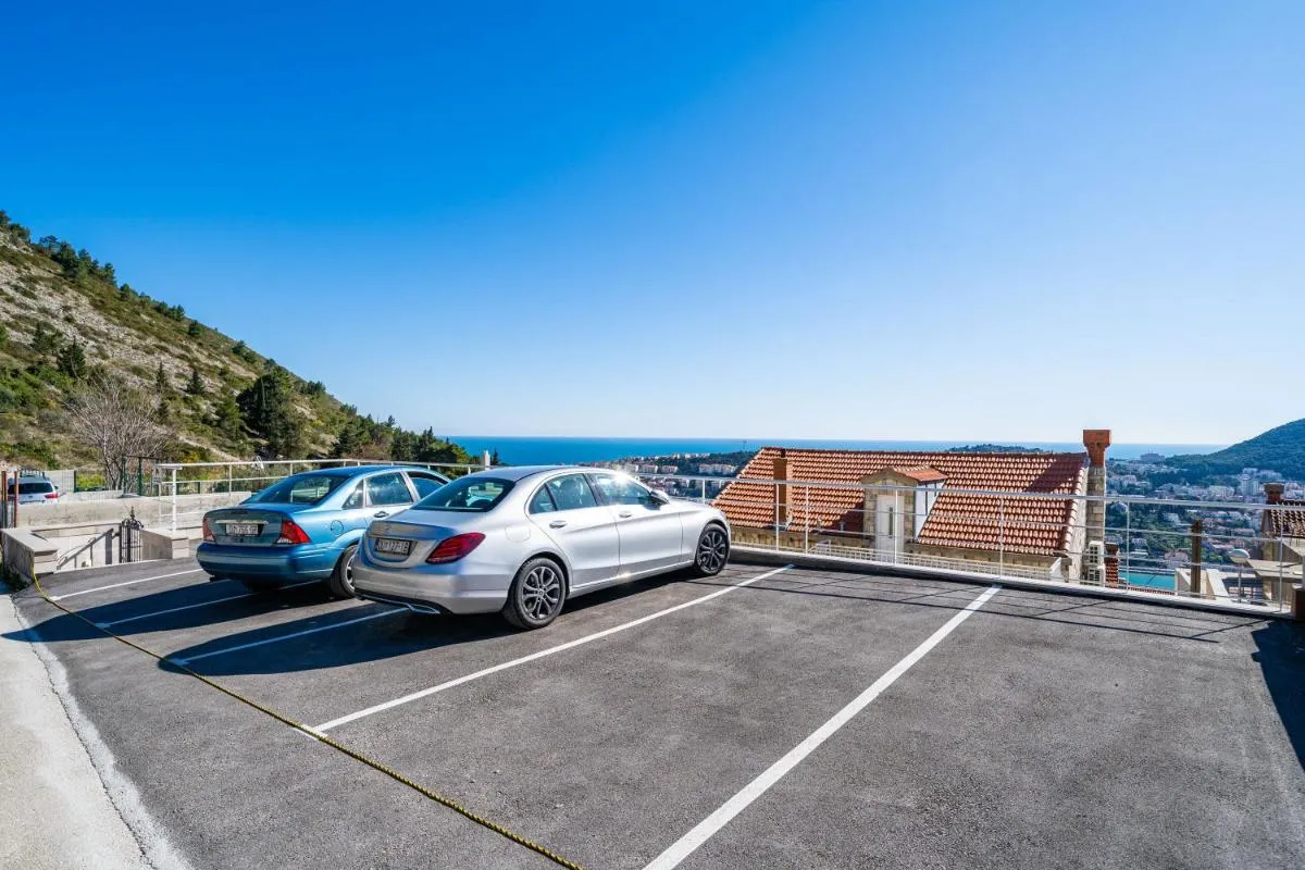 Image 4 of Hillside Apartments