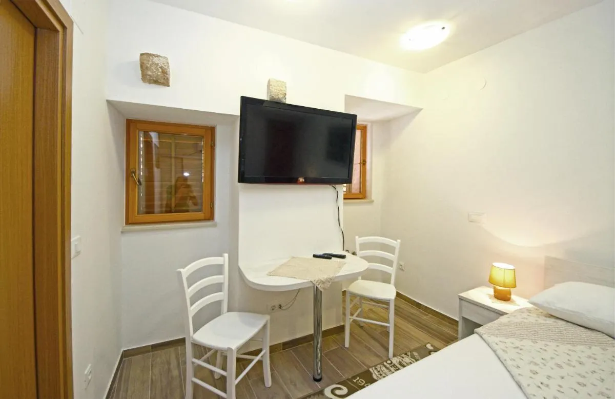 Image 2 of Hortenzia House