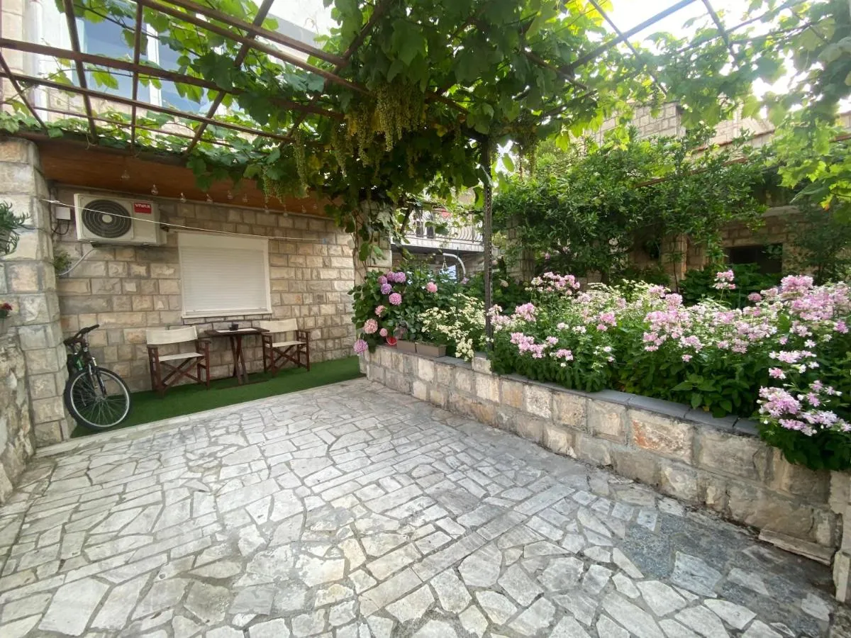 Image 5 of King’s Landing Esma’ house