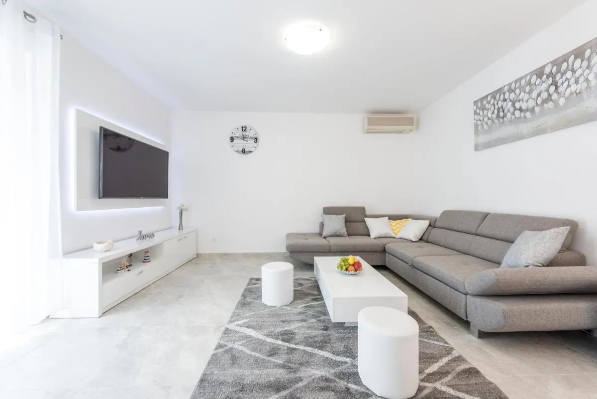 Image 4 of Luxury Apartment Skyscraper