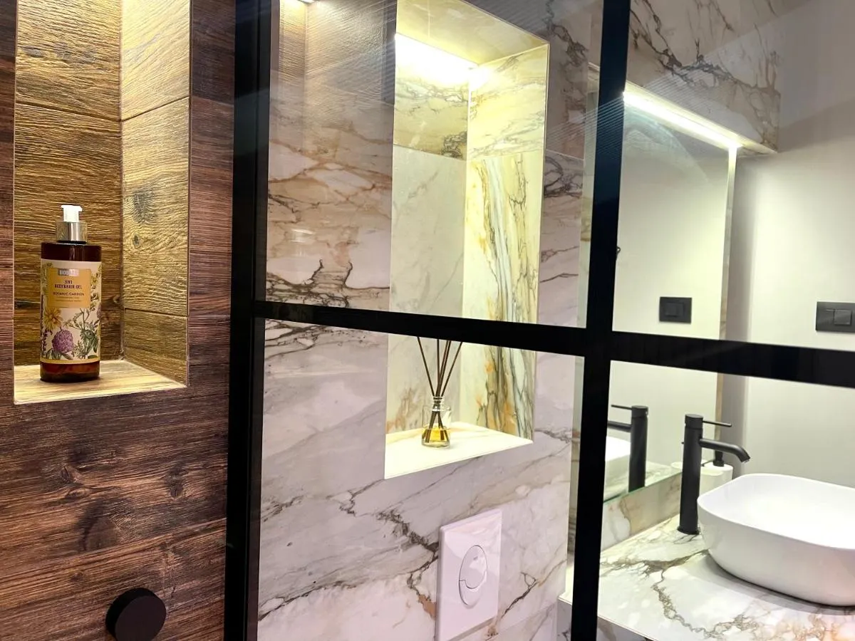 Image 1 of Mangio Dubrovnik Gold