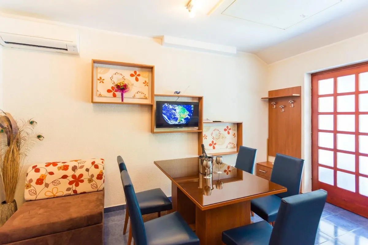 Image 5 of Niki Apartment