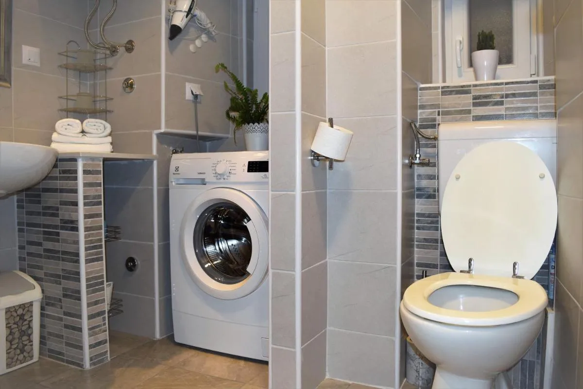 Image 2 of Old Town Apartment Theo