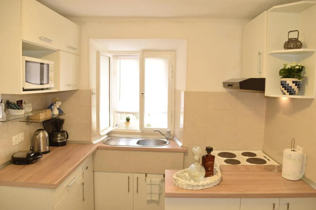 Image 3 of Old Town Apartment Theo