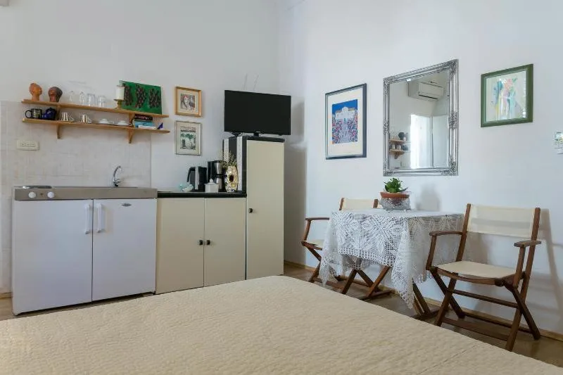 Image 2 of Old Town Port Apartments