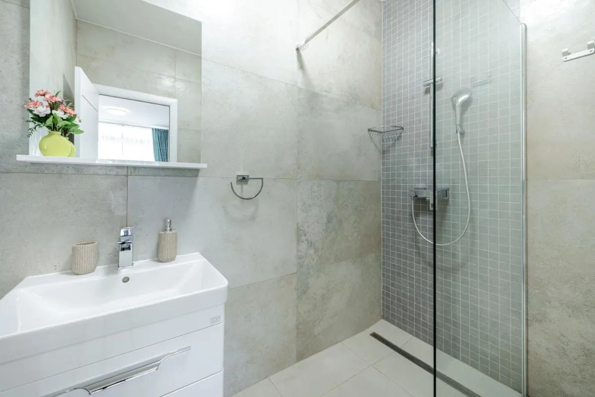 Image 6 of Oyo Deluxe Apartments