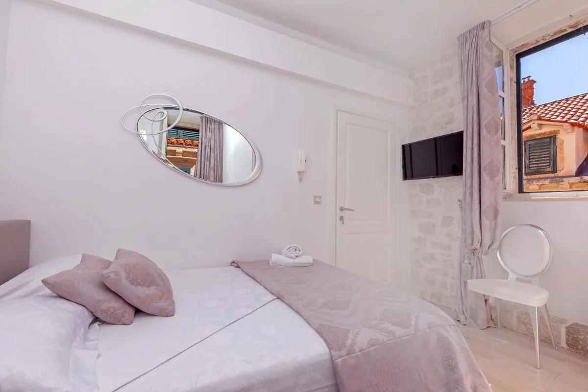 Image 4 of Roko House