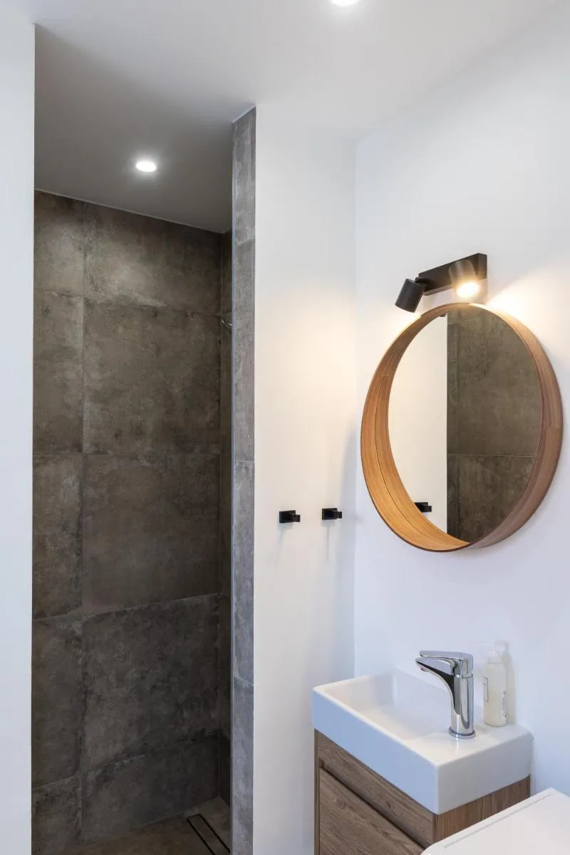 Image 6 of Room Odin