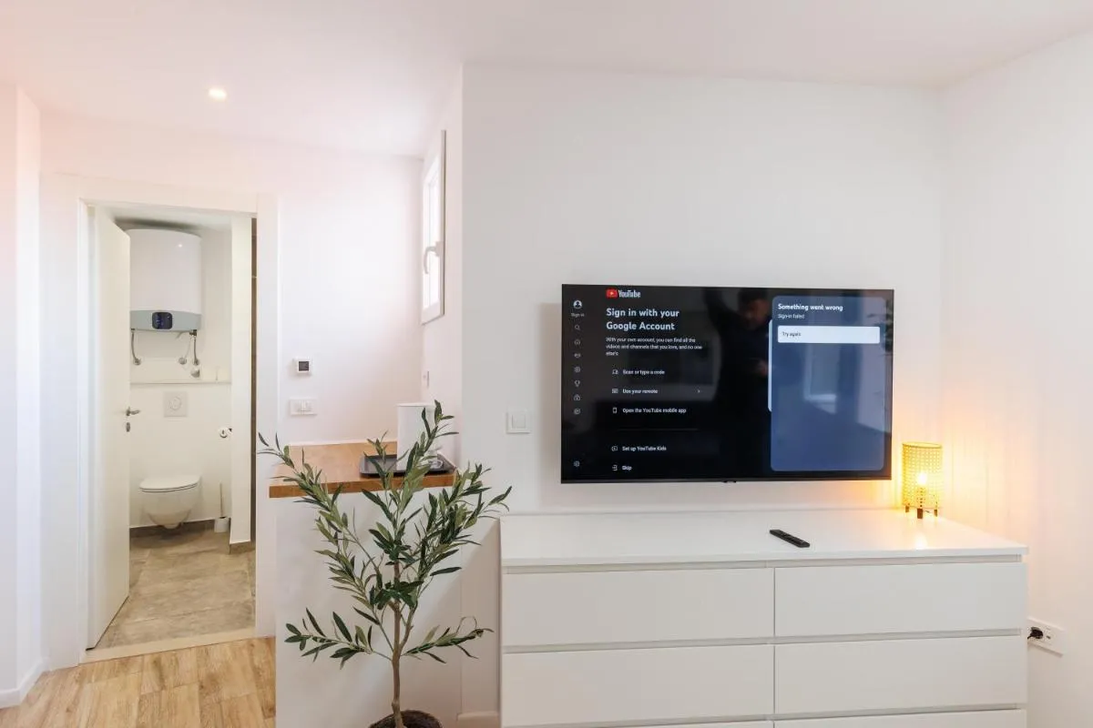 Image 2 of Room Odin