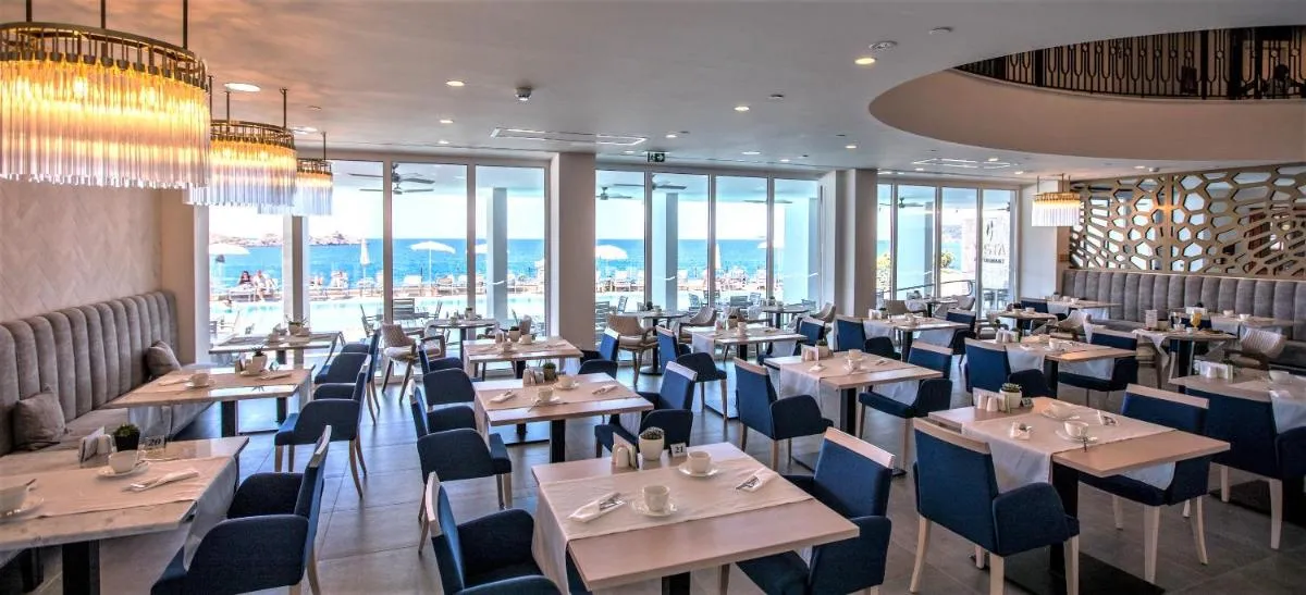 Image 4 of Royal Blue Hotel