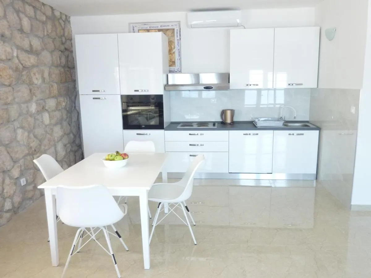 Image 3 of Sea apartments