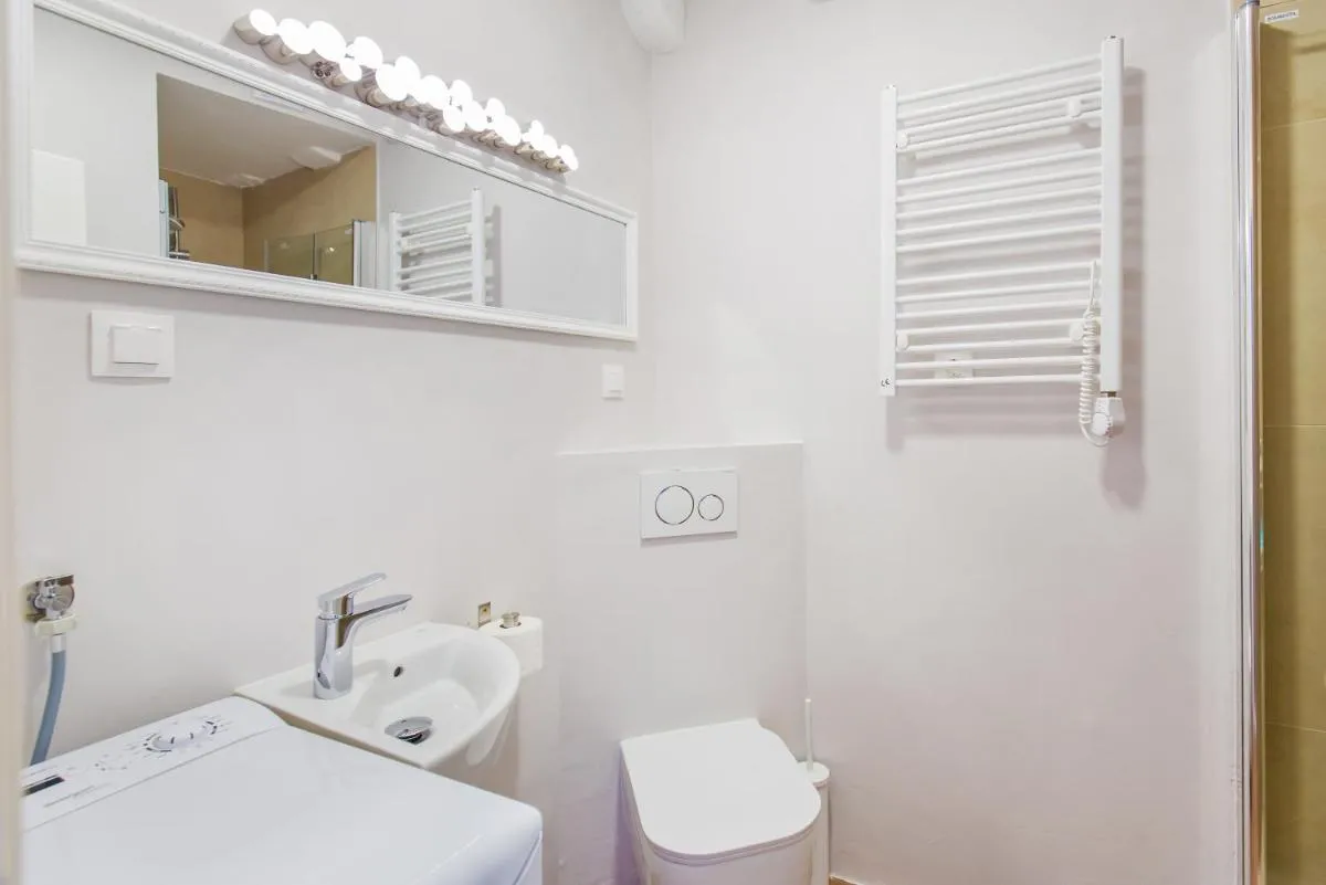 Image 2 of Seagull Apartment