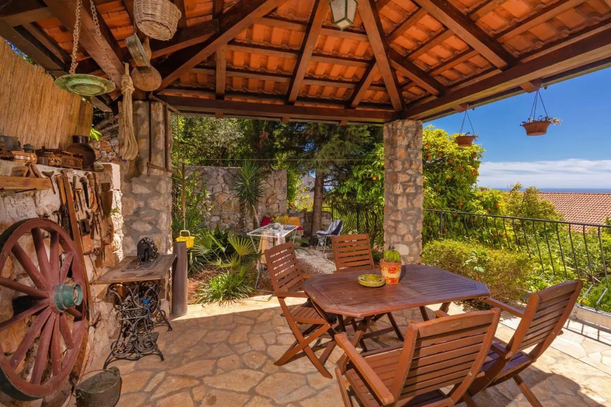 Image 3 of Sobe na Konalu