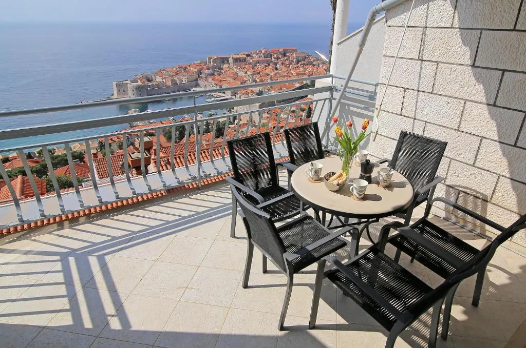 Image of Spacious 2 BR Apt LuxeView- OldTownView, 10min to town