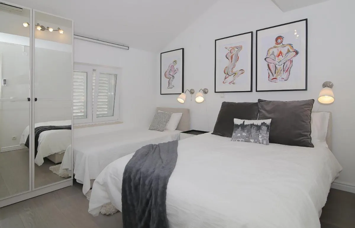 Image 1 of Spacious 2 BR Apt LuxeView- OldTownView, 10min to town