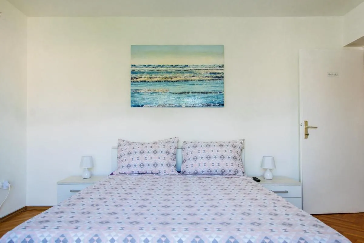 Image 4 of SunnyNest Apartment – 3BR Apt with Free Parking & Wi-Fi, Close to Lapad Bay Beach