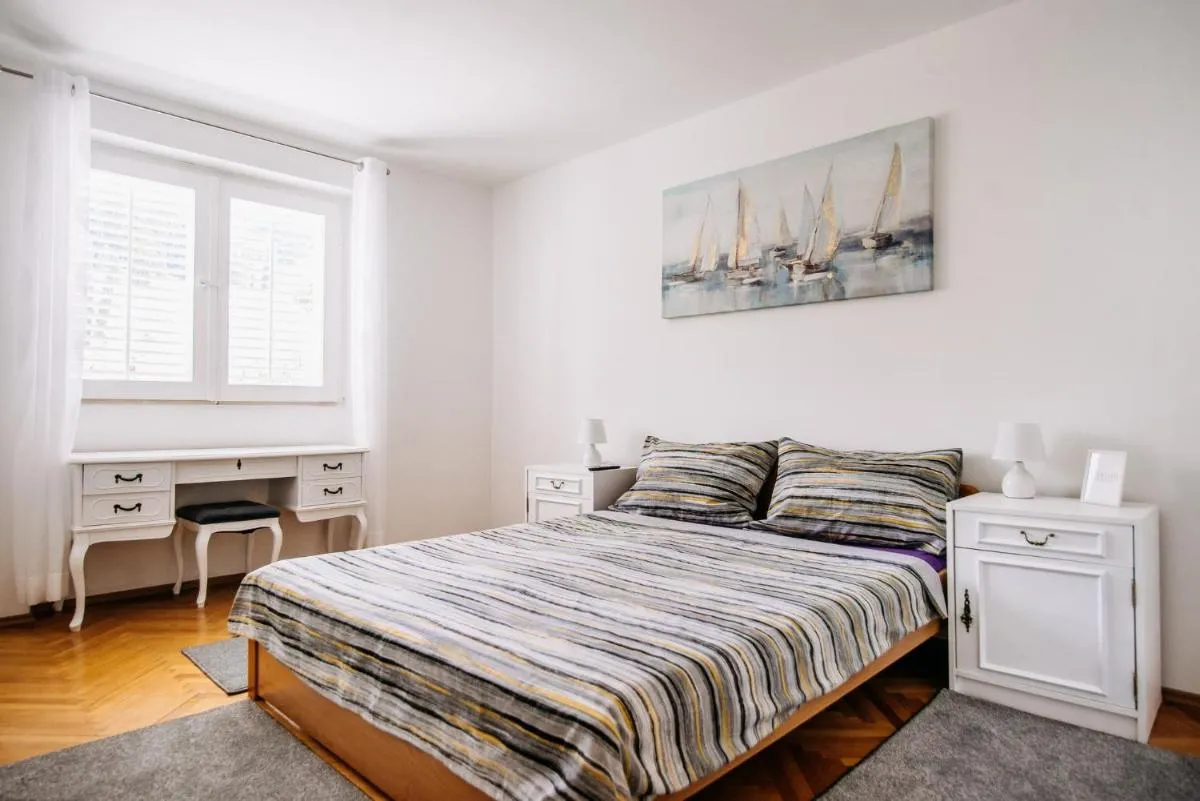 Image 6 of SunnyNest Apartment – 3BR Apt with Free Parking & Wi-Fi, Close to Lapad Bay Beach