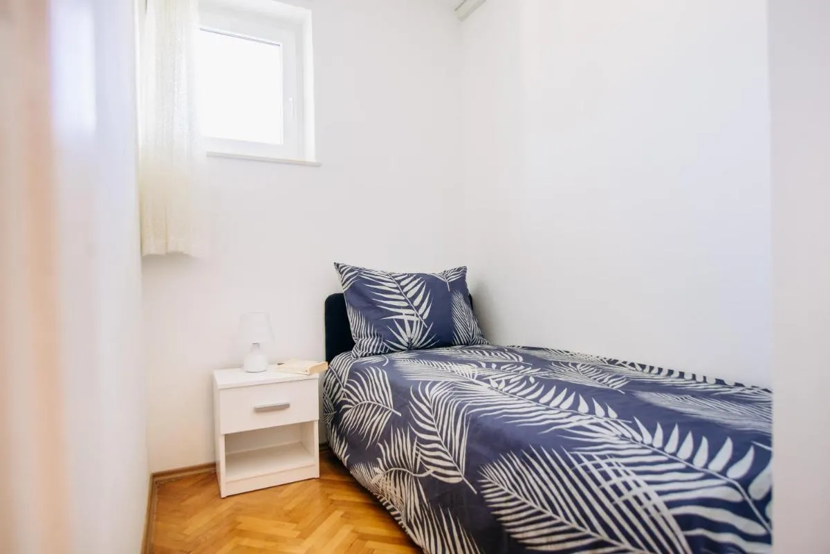 Image 5 of SunnyNest Apartment – 3BR Apt with Free Parking & Wi-Fi, Close to Lapad Bay Beach