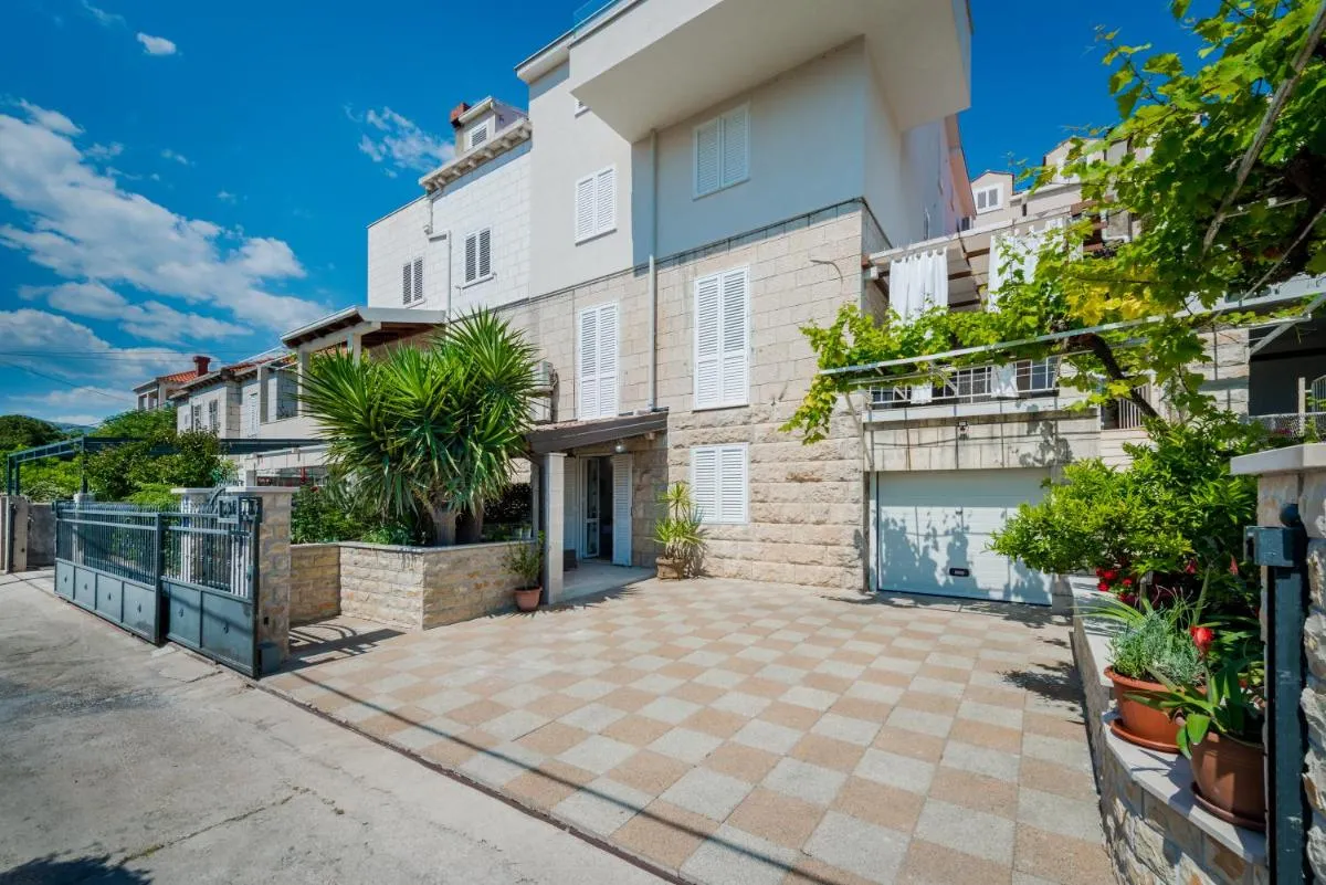 Image 4 of Superior Stunning Apartment Gravosa with a FREE parking