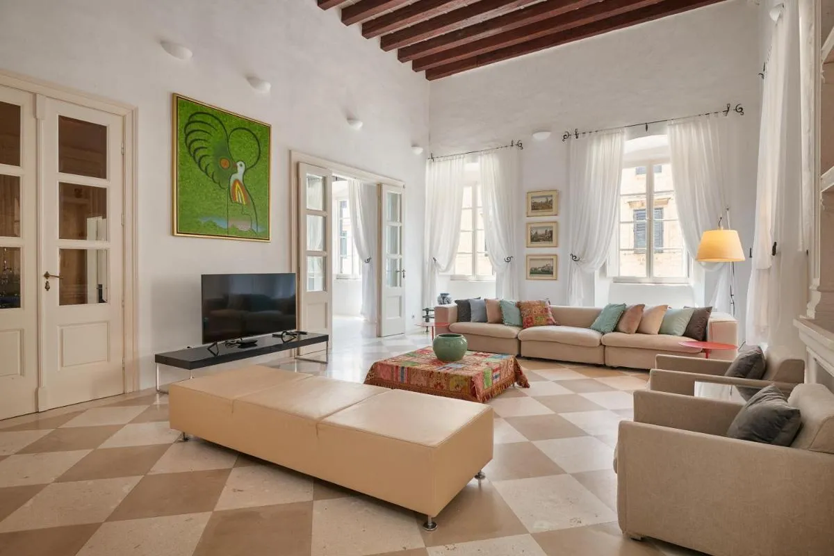 Image 4 of The Palace 44