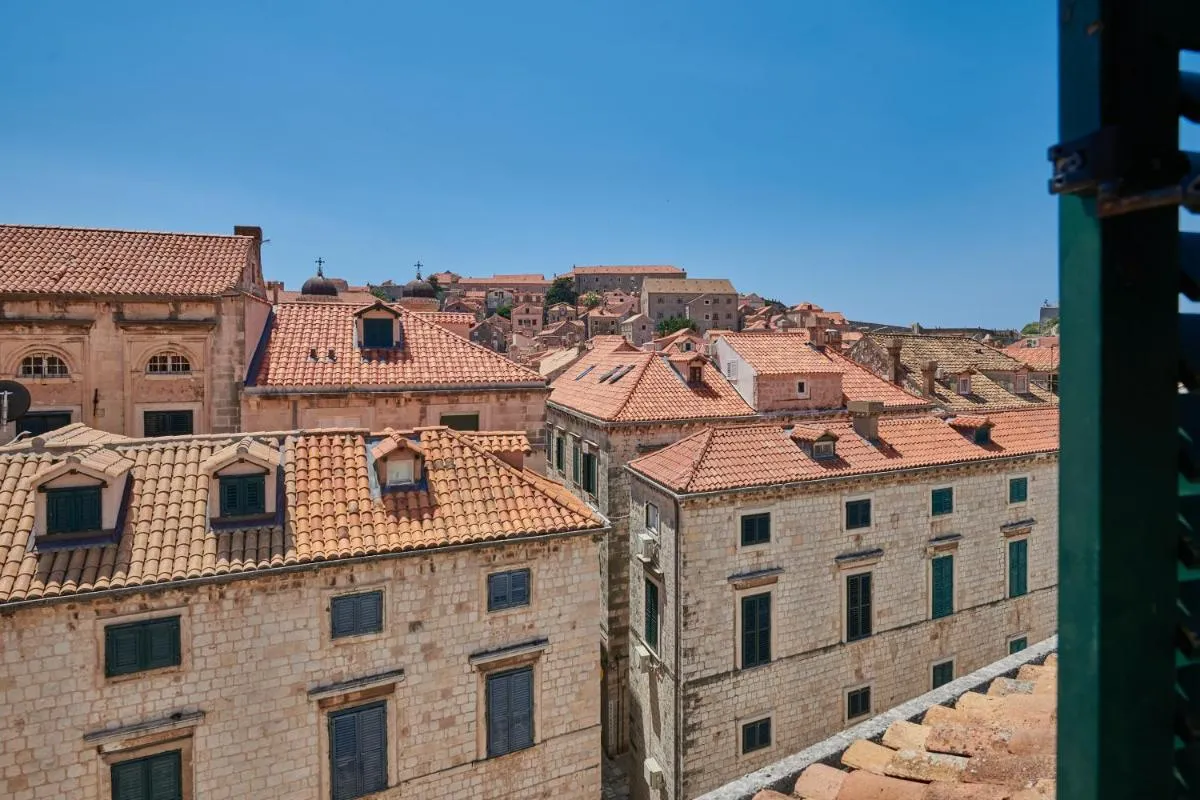 Image 5 of The Palace 44