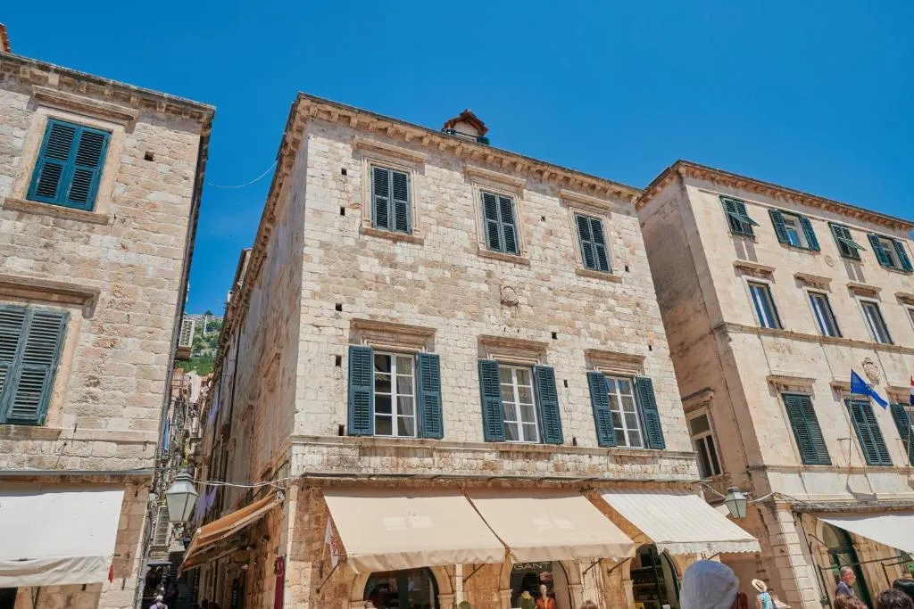 Image of The Palace 44