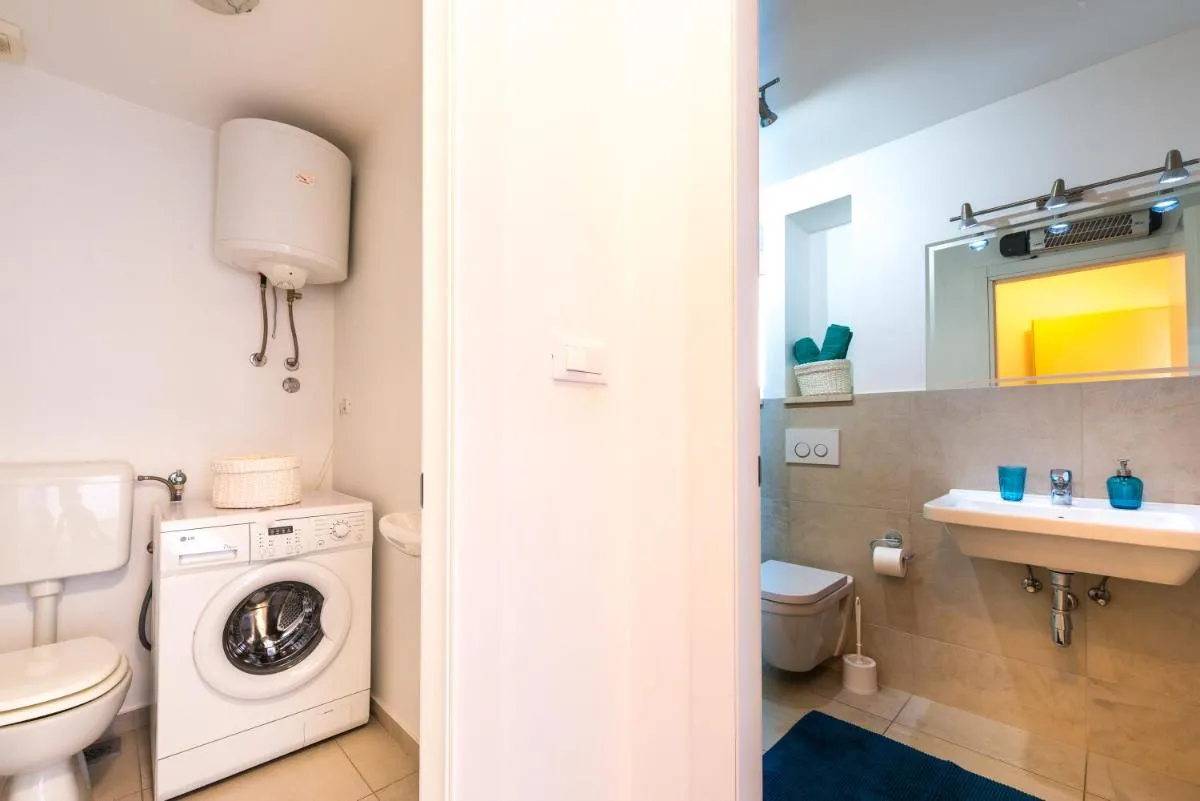 Image 2 of Two Palm Trees Apartment