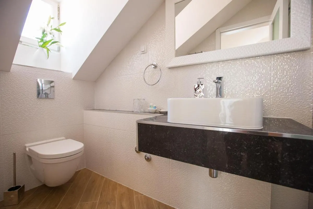 Image 6 of Villa Flores Room