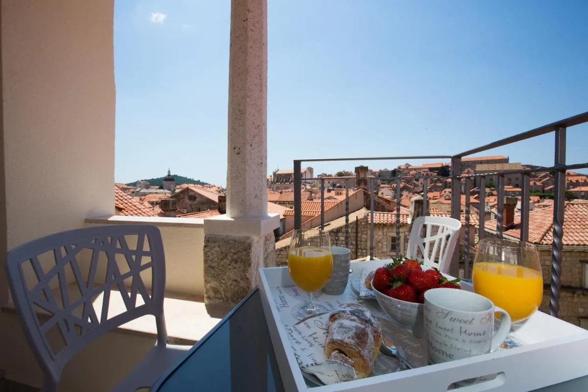 Image 5 of Villa Flores Room with Balcony