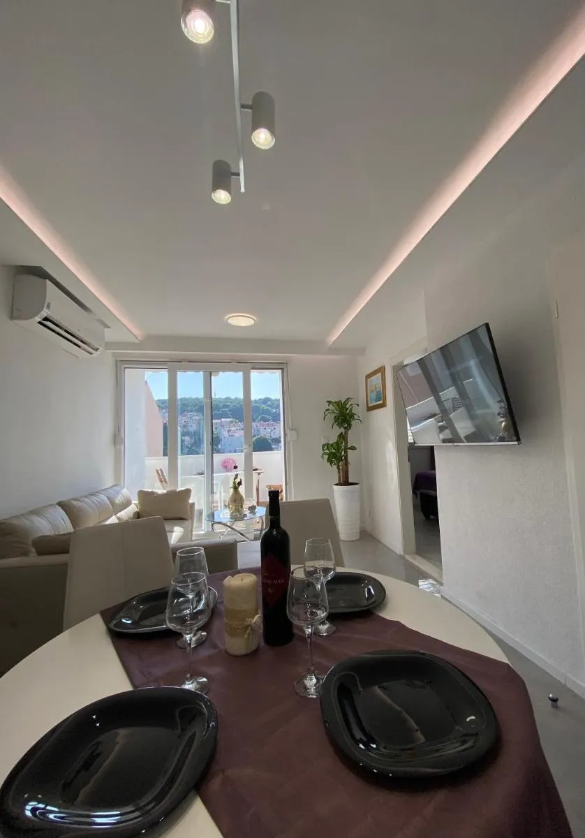 Image 4 of White Sapphire Apartment