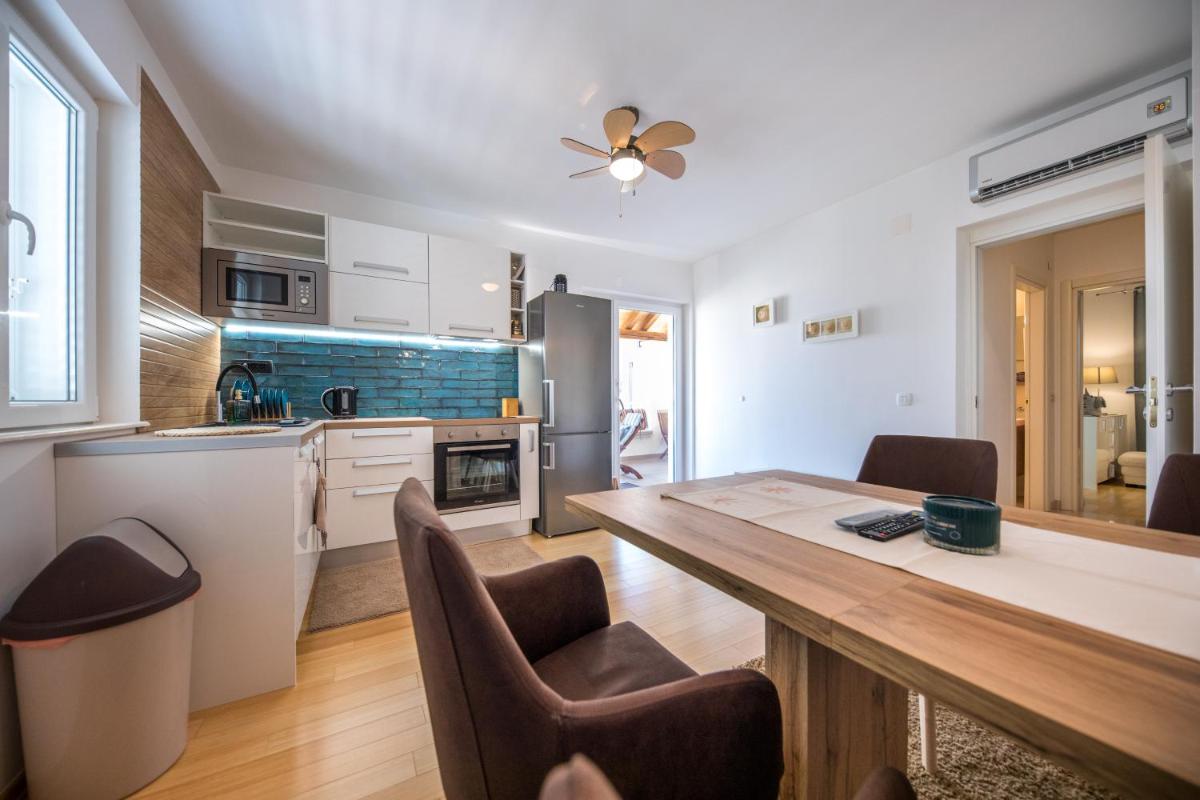 Image 3 of 2 Bathrooms, Free Parking Spot, Prt Sea View