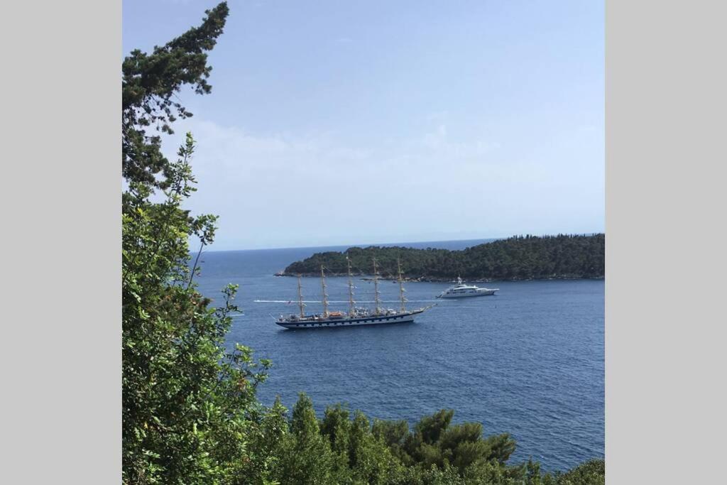 Image 5 of A bright hideaway