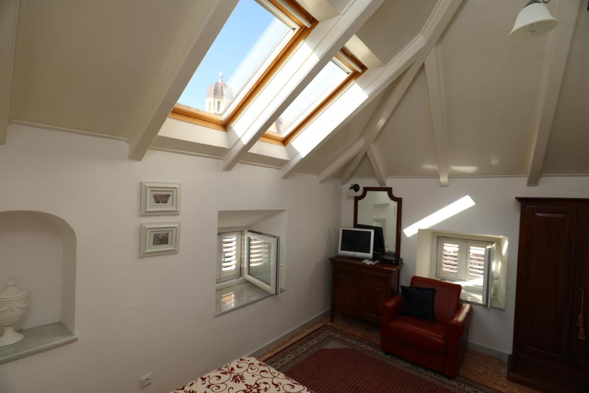 Image 4 of Antunini II