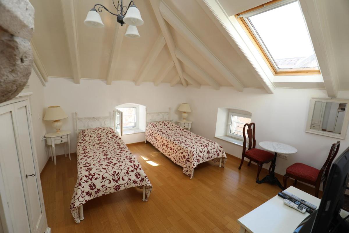 Image 6 of Antunini II