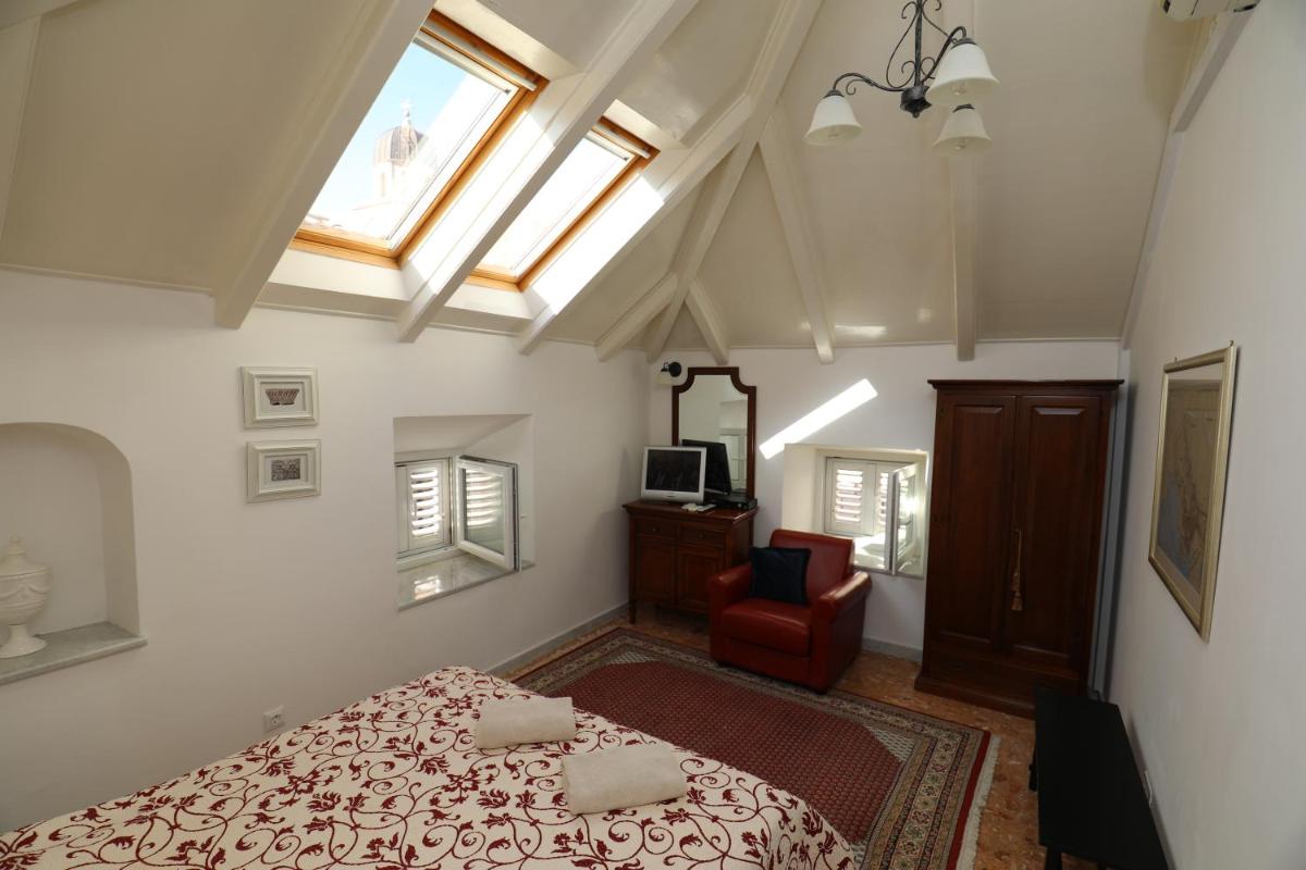 Image 1 of Antunini II