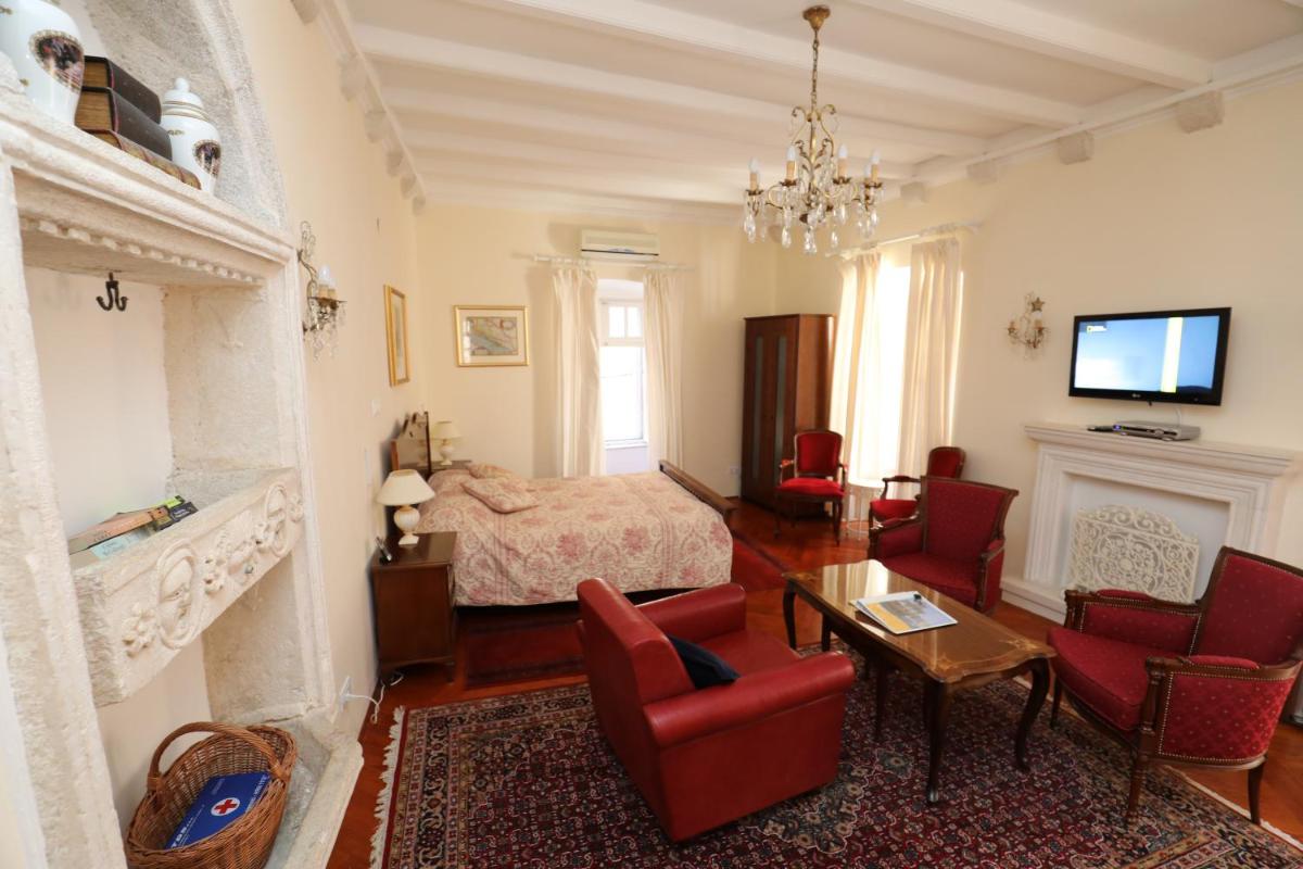 Image 4 of Antunini Studio Apartment