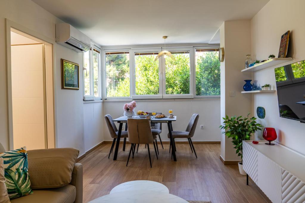 Image of Apartman Dado with cover parking on ideal location