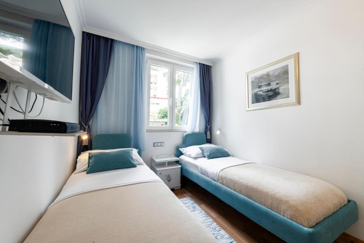 Image 1 of Apartment Blue one