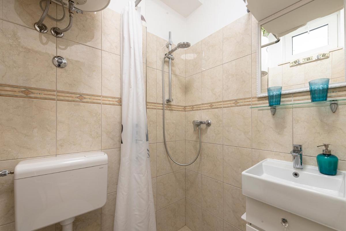 Image 2 of Apartment Blue one