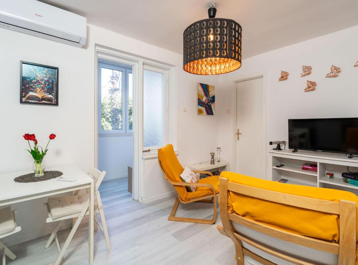 Image 1 of Apartment Butterfly