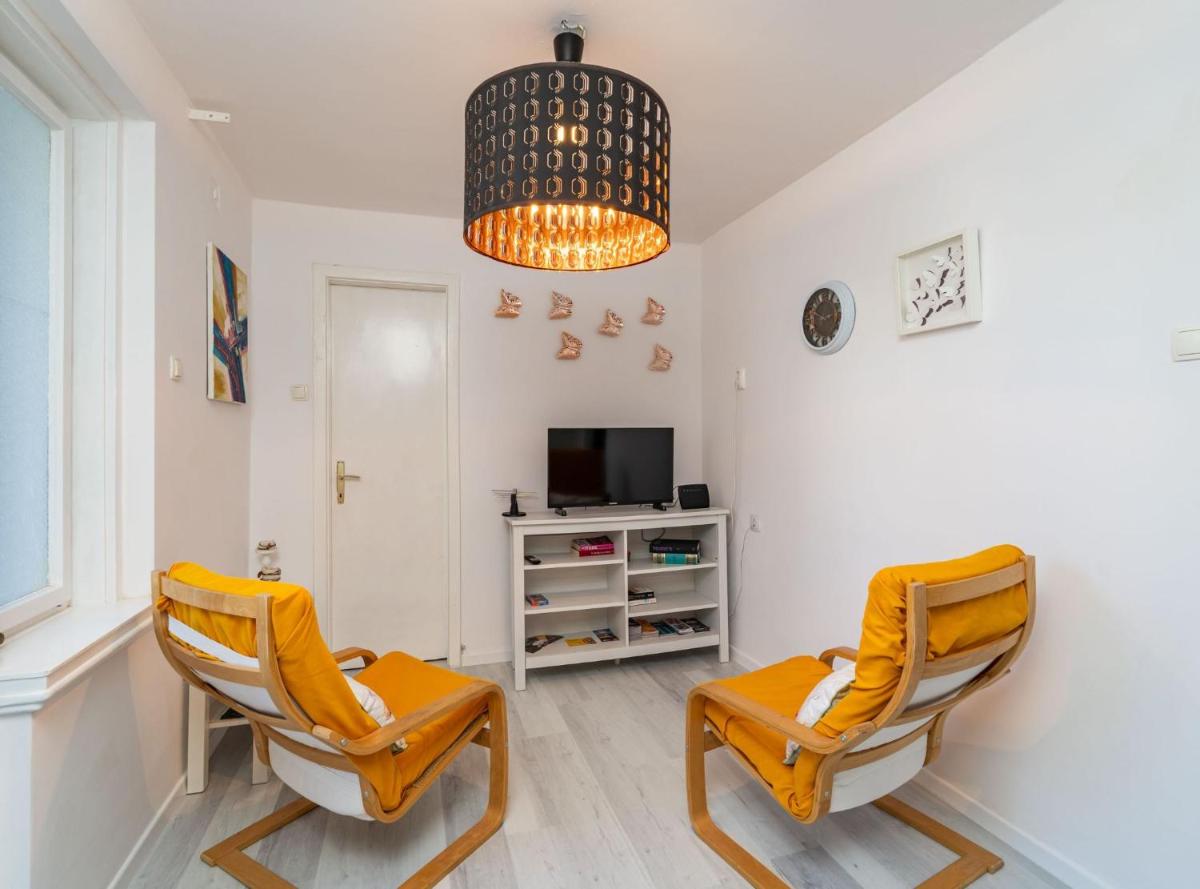 Image 4 of Apartment Butterfly