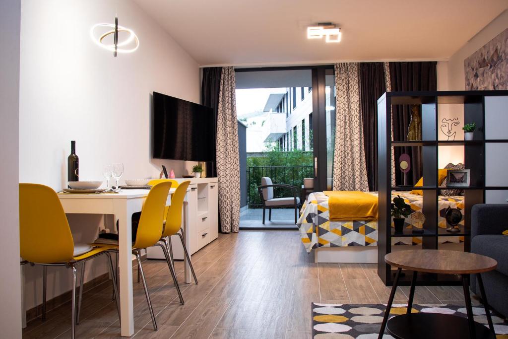 Image of Apartment Figurin